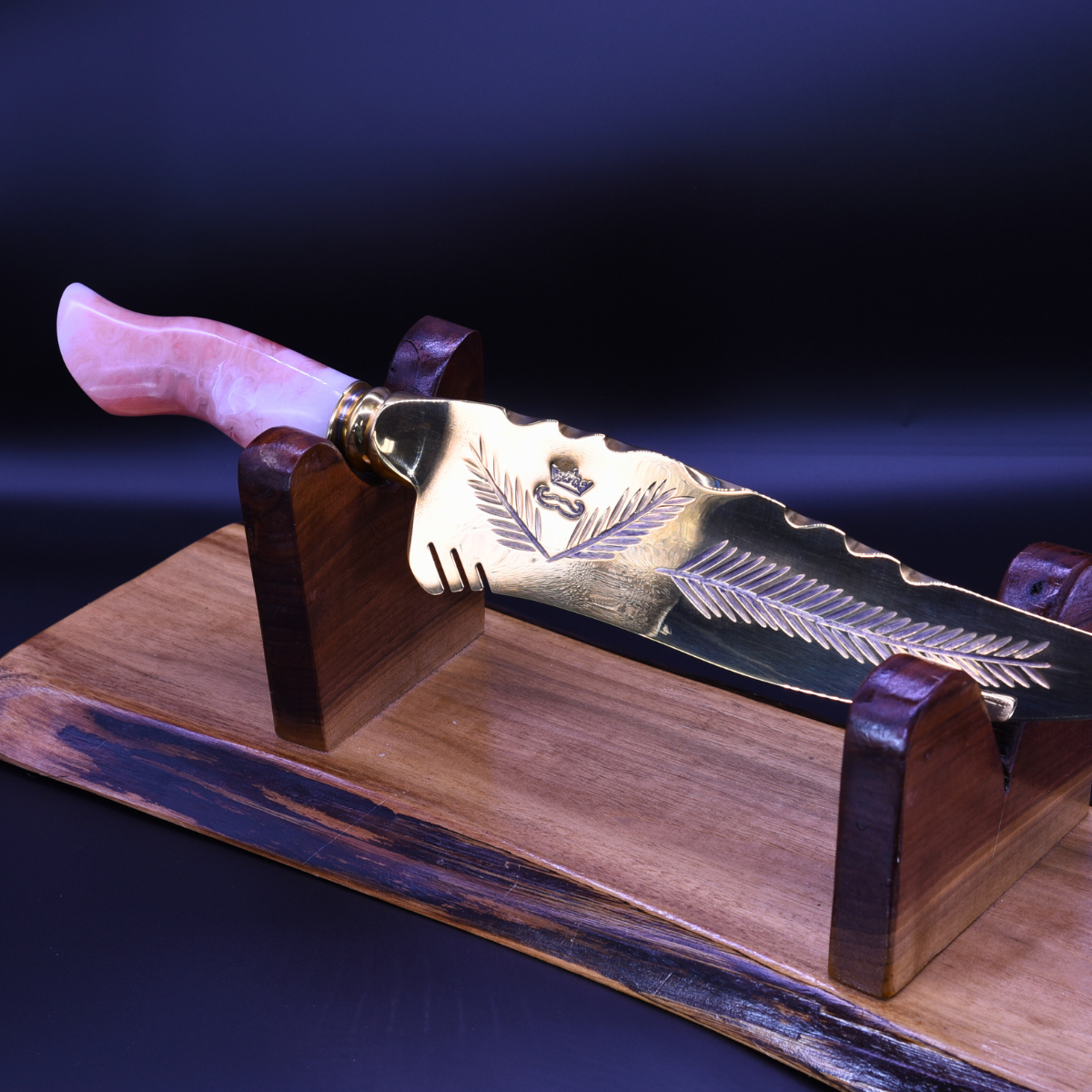 “The Roseblade” — Full Gold Collector Knife