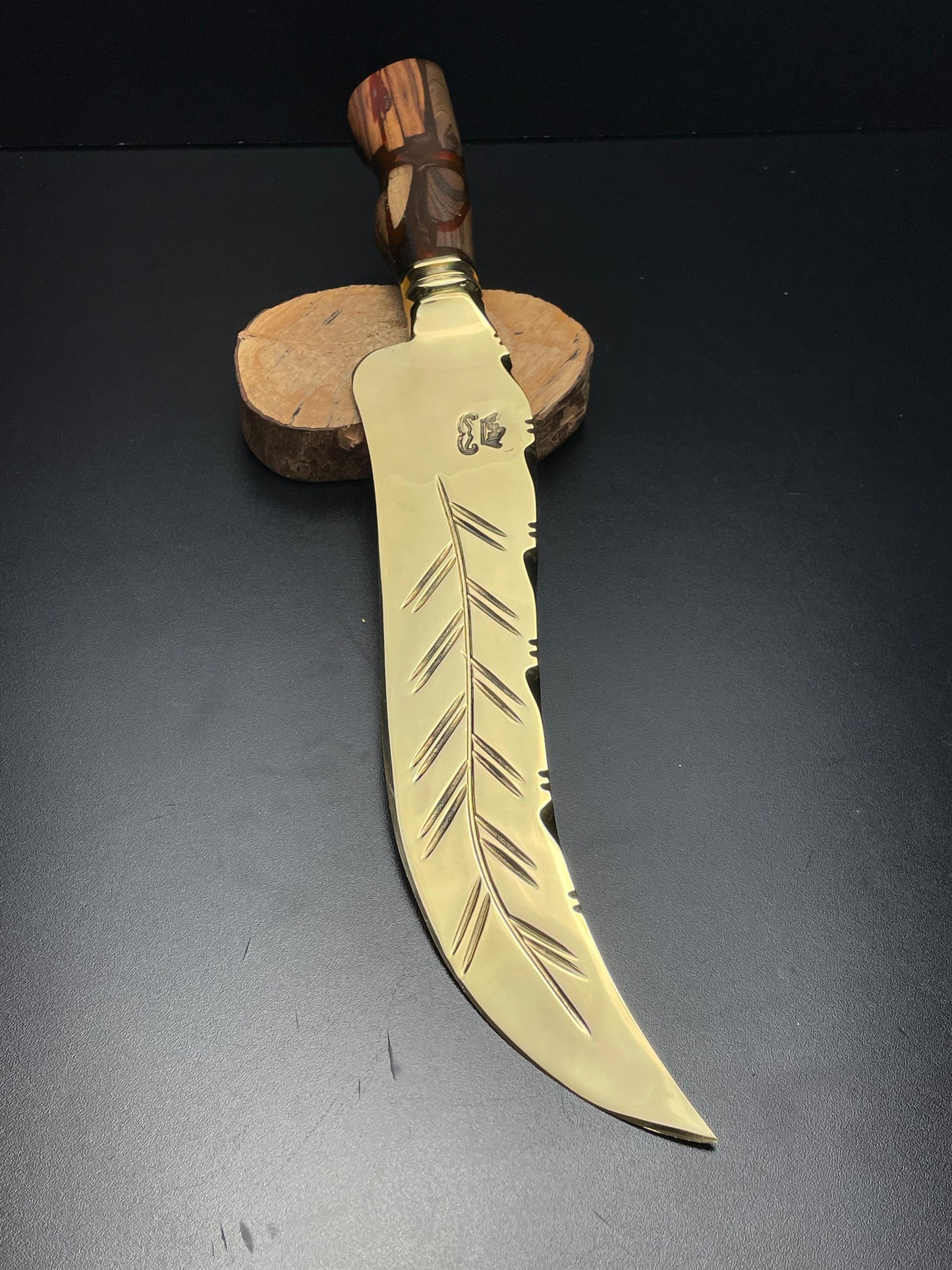 “The Redwood Flame” – Full Gold Collector Knife
