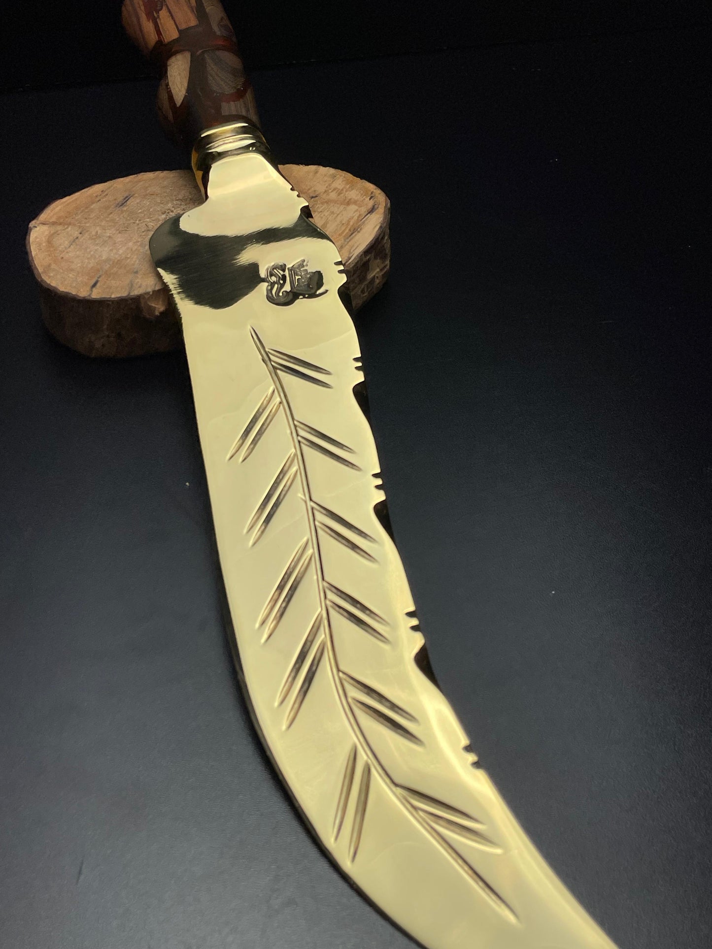 “The Redwood Flame” – Full Gold Collector Knife