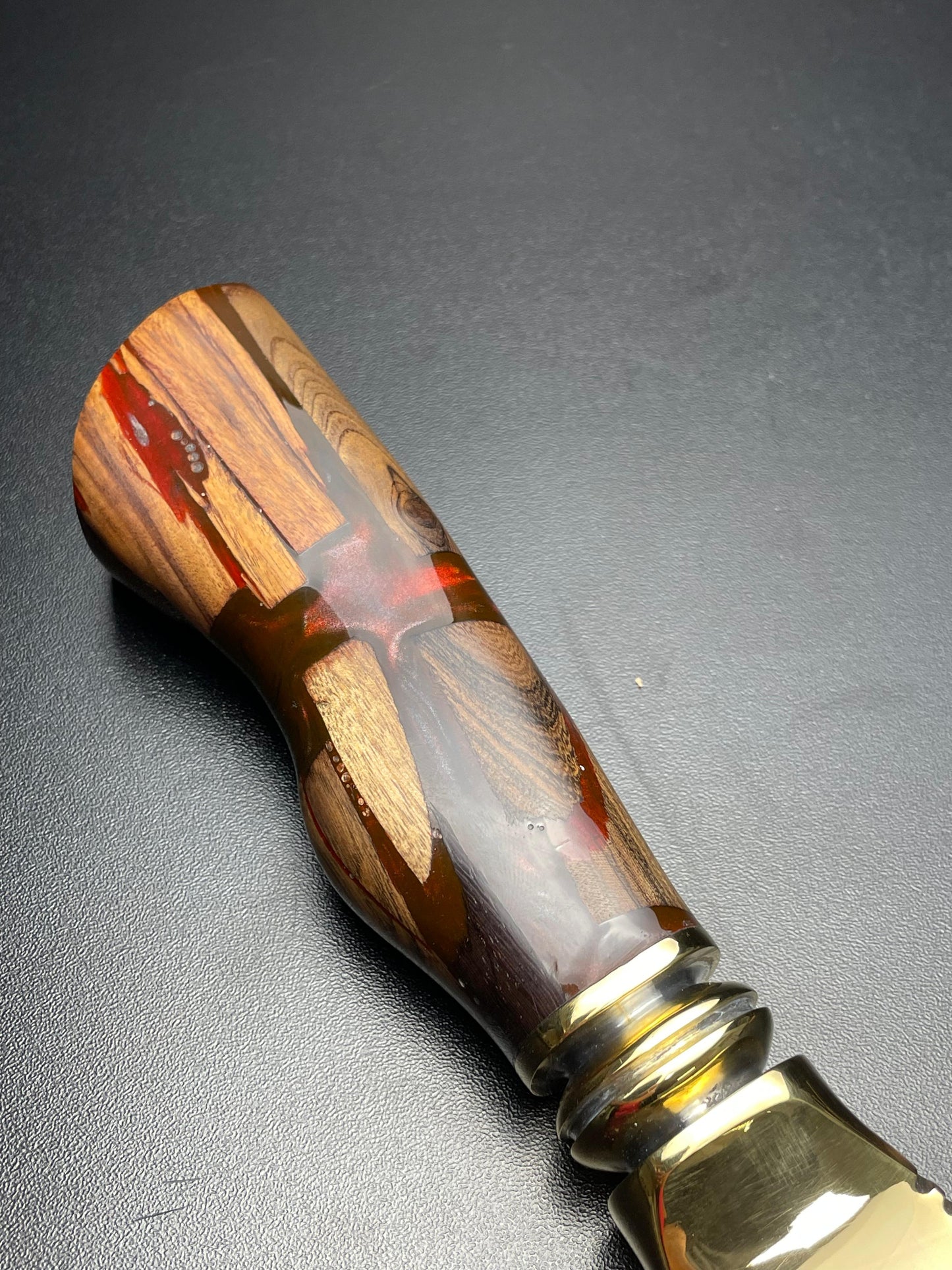 “The Redwood Flame” – Full Gold Collector Knife