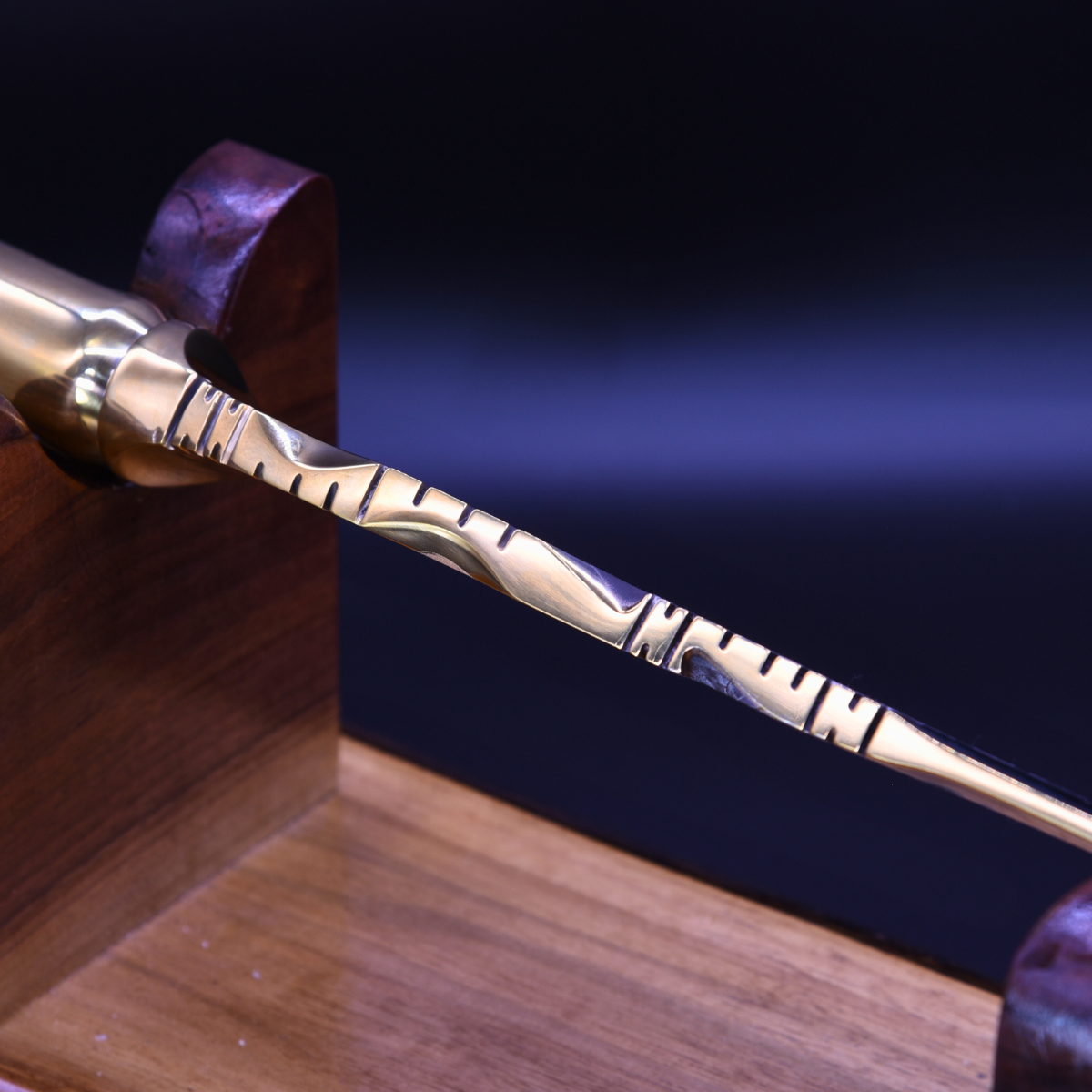 "The Stalker" — Mixed Gold &amp; Steel Collector Knife