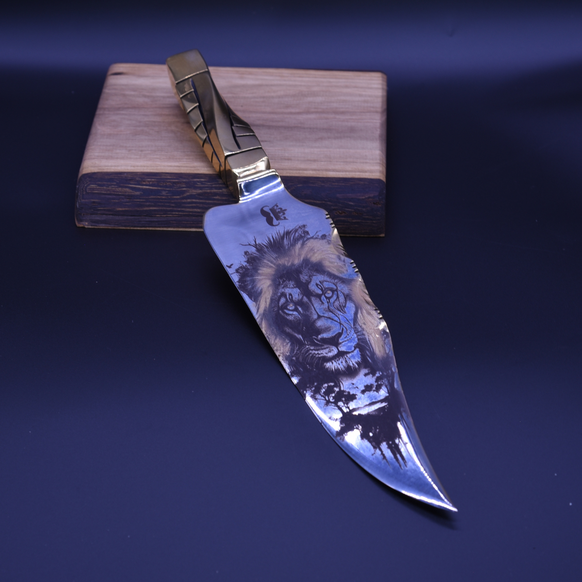 “The Revenant” — Mixed Gold &amp; Steel Collector Knife