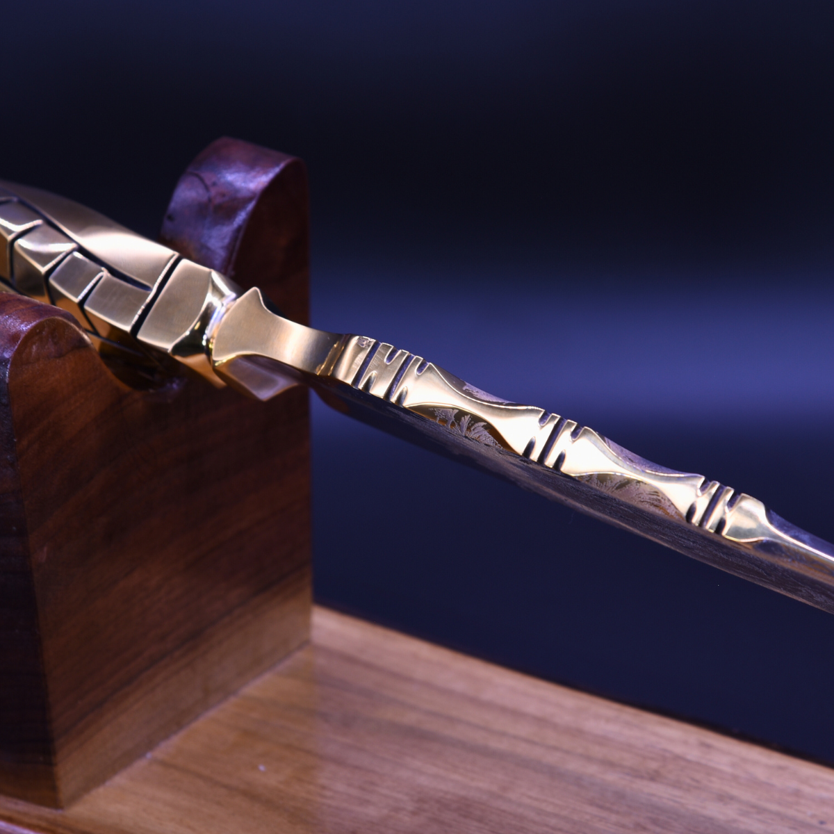 “The Revenant” — Mixed Gold &amp; Steel Collector Knife